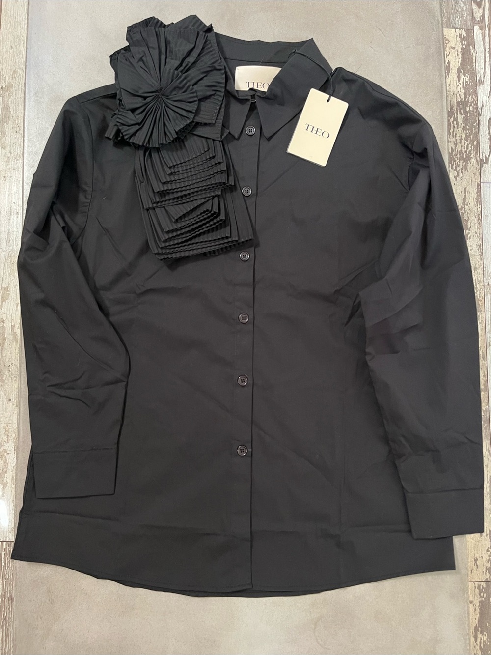 THEO The Label Echo Rosette Black Button Shirt Size Med NWT